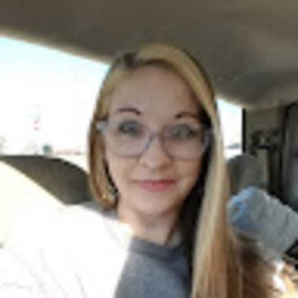 Meet your Posher, Halie - Picture 1 of 1
